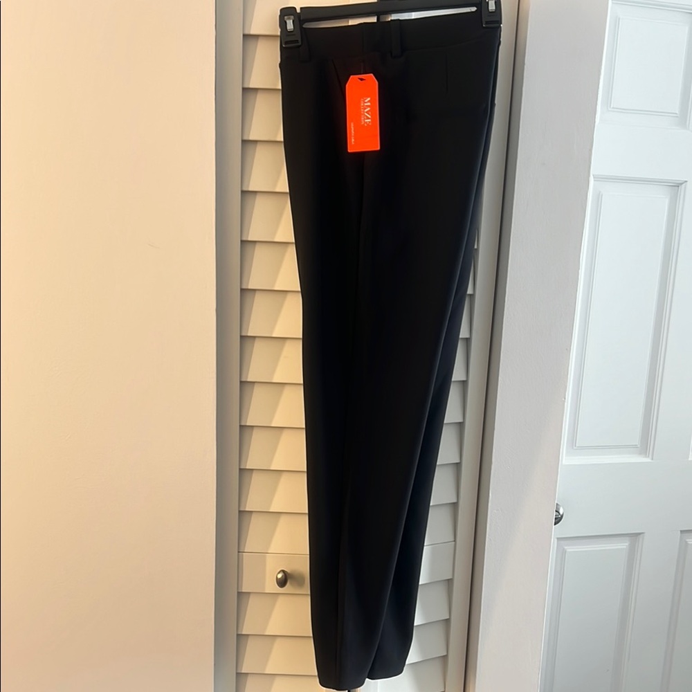 NWT Maze Slim Collection Women's Black scuba Straight leg  ankle Pants